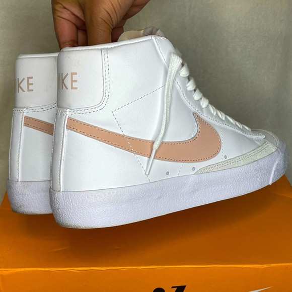 Nike Blazer Mid ‘77 with blush swoop. - Picture 2 of 8